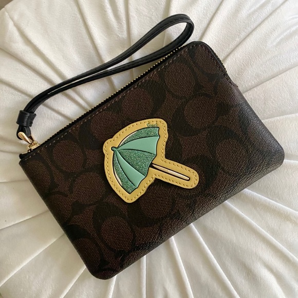 Coach Handbags - Coach NWT Signature Print Beach Umbrella Wristlet